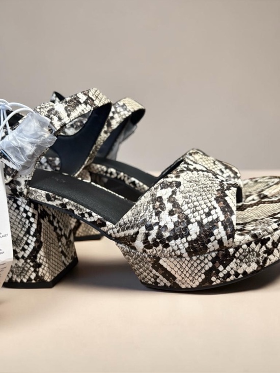 Amazon Essentials Shoes - Amazon Essentials Snake Print Platform Block Heel Sandals Womens Size 8 NIB